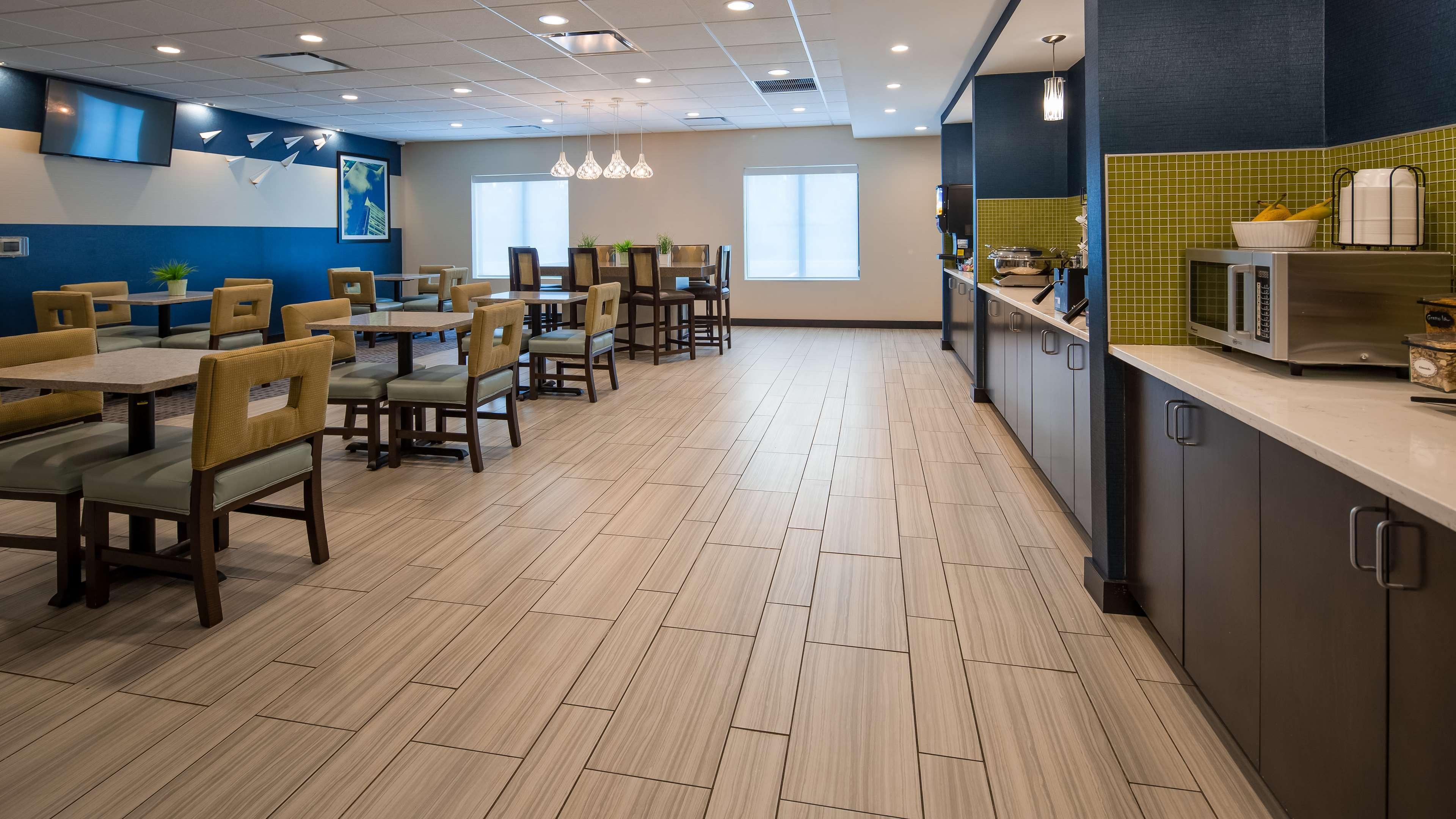 Best Western Plus Midwest Inn Omaha Esterno foto