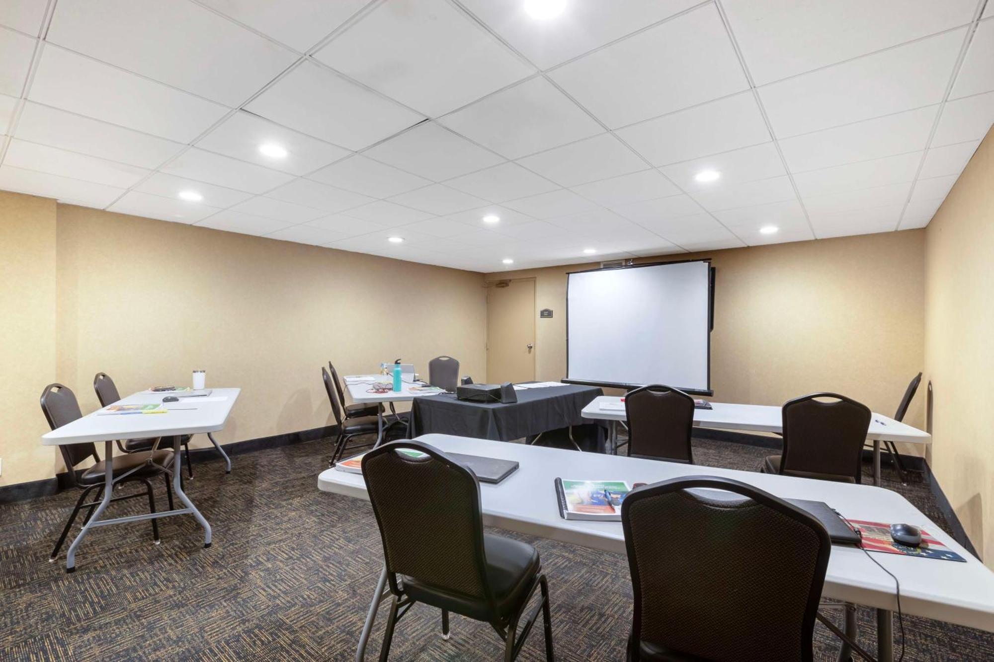 Best Western Plus Midwest Inn Omaha Esterno foto