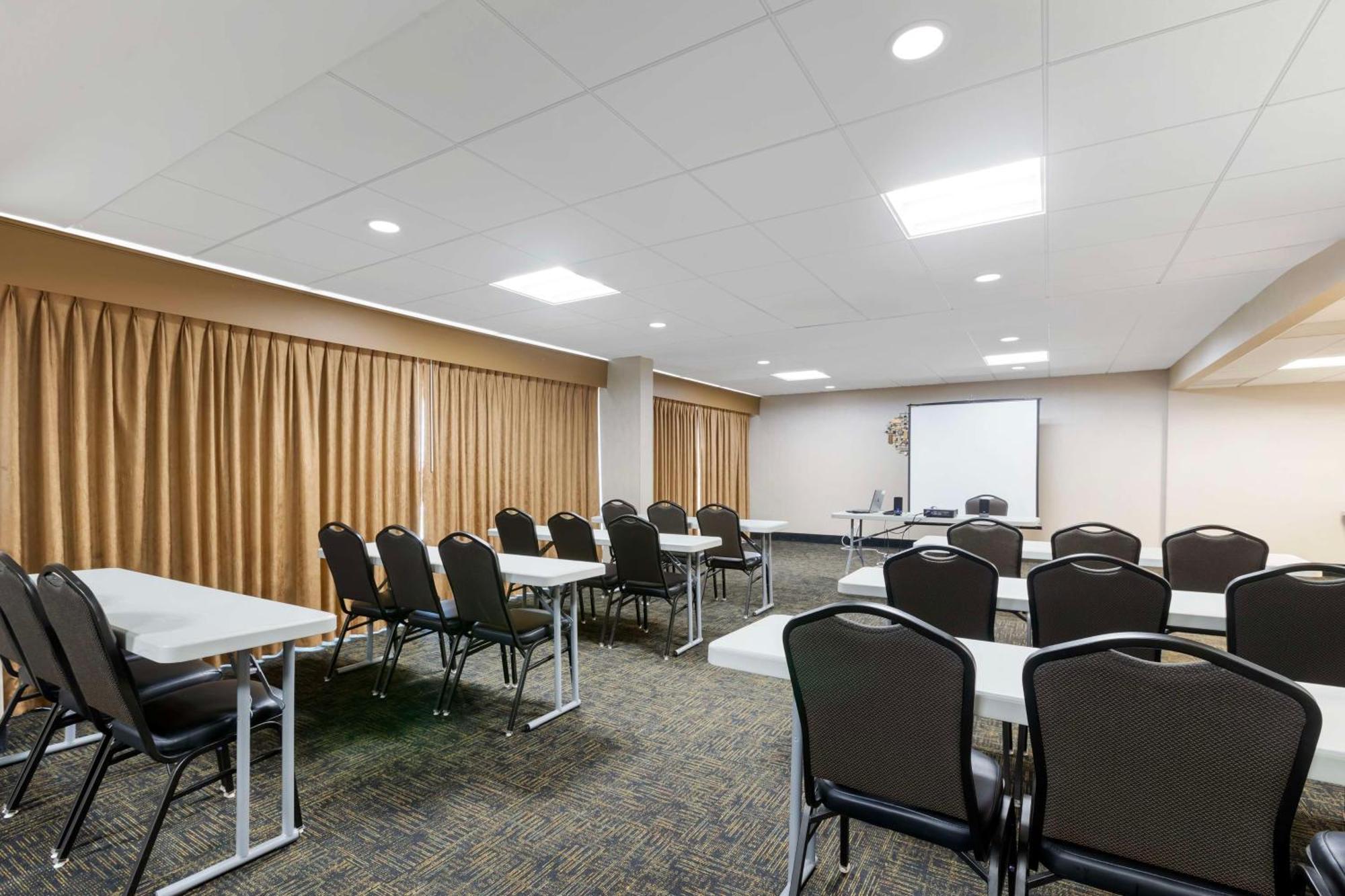 Best Western Plus Midwest Inn Omaha Esterno foto