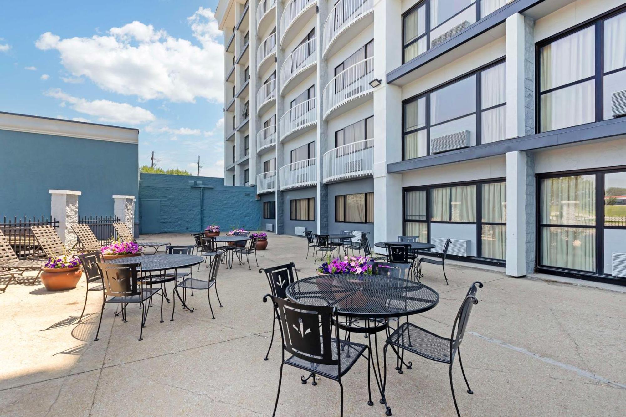Best Western Plus Midwest Inn Omaha Esterno foto